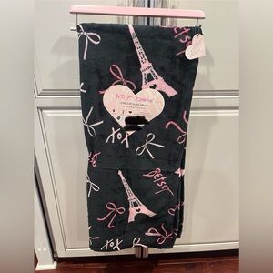 Betsey Johnson Pink and Black Plush Throw blanket Eiffel Tower Valentine’s Day